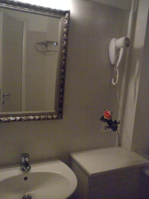Via Mazzini 2* Stresa